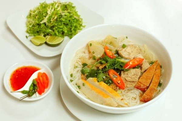 Món bún chả cá đặc sản không thể bỏ qua khi du lịch Nha Trang