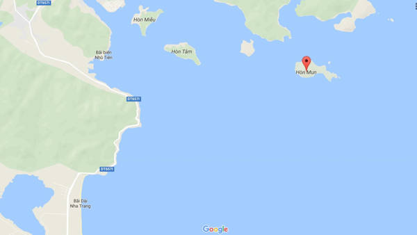 Hòn Mun (dấu đỏ) nằm phía nam vịnh Nha Trang, cách đất liền 12 km.