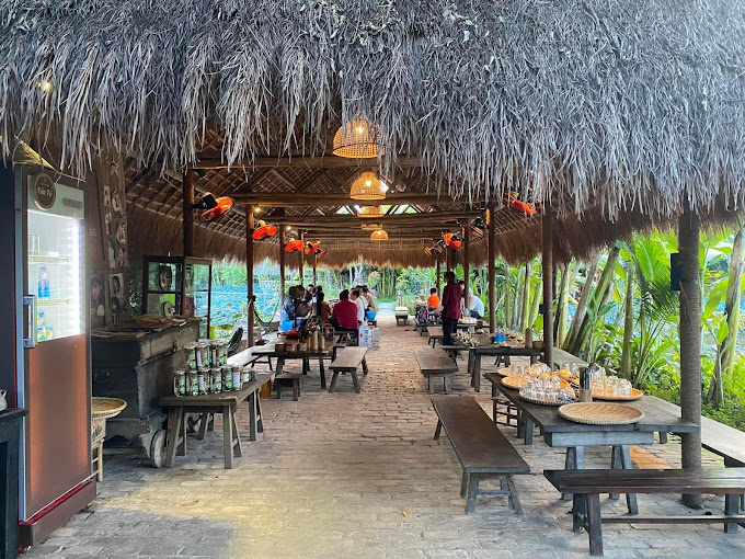 Nhà hàng Nha Trang Xưa. Ảnh: Hưng Từ Quang.