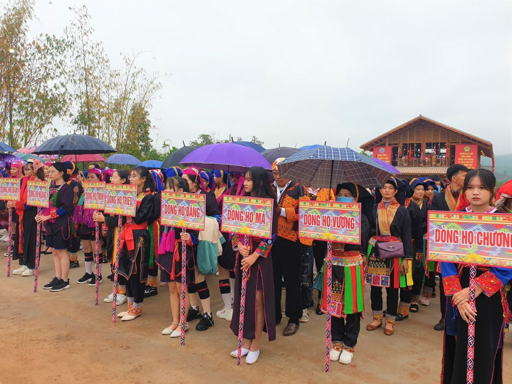 Lễ hội Bàn Vương ở Nhà truyền thống cộng đồng người Dao. Ảnh: VOV.
