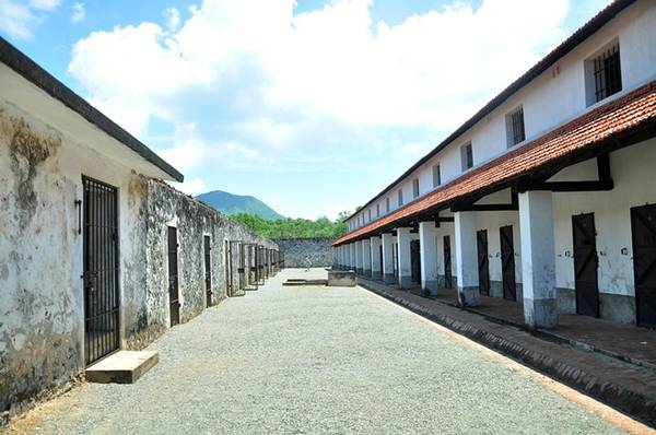 Khu chuồng cọp bị phơi bày năm 1970 tại Nhà tù Côn Đảo