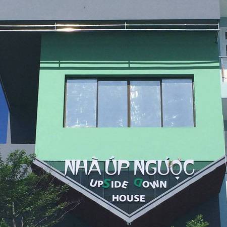 Nhà Úp Ngược Vũng Tàu nhìn từ bên ngoài Nhà Úp Ngược Vũng Tàu nhìn từ bên ngoài