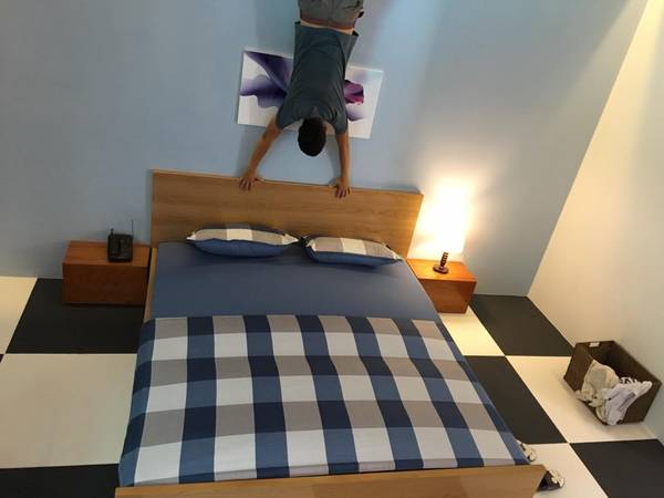 Phòng khách lộn ngược tại Nhà Úp Ngược Vũng Tàu Phòng khách lộn ngược tại Nhà Úp Ngược Vũng Tàu