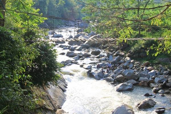 Suối Mường Hoa xinh đẹp ở thung lũng hoa hồng Sapa
