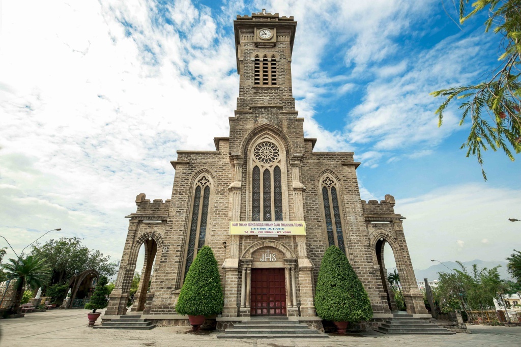 Toàn cảnh Nhà thờ Núi Nha Trang