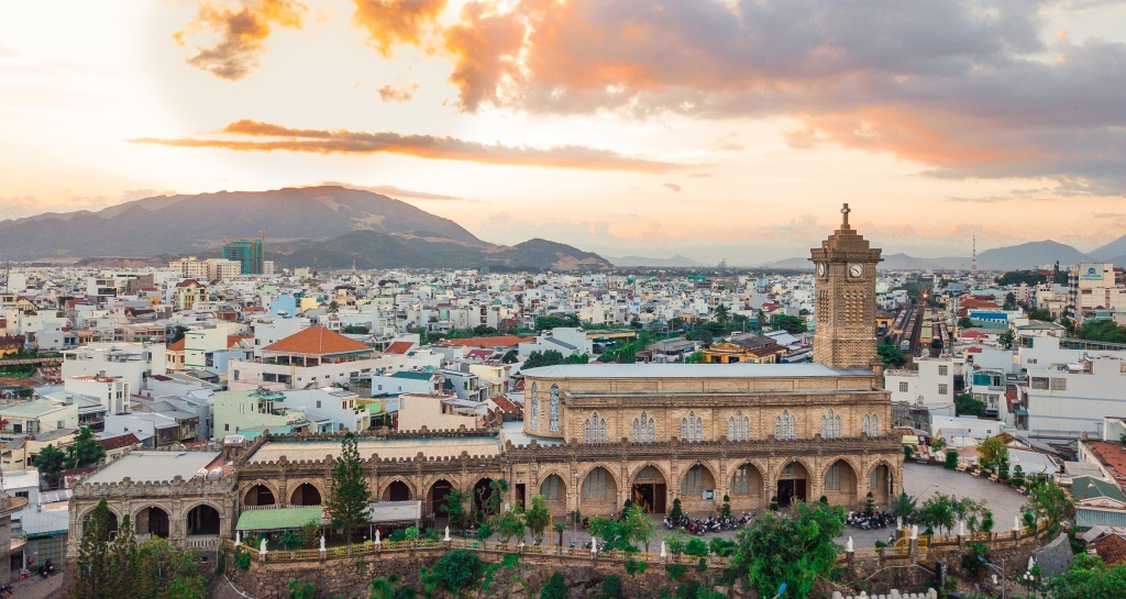 Toàn cảnh Nhà thờ Núi Nha Trang
