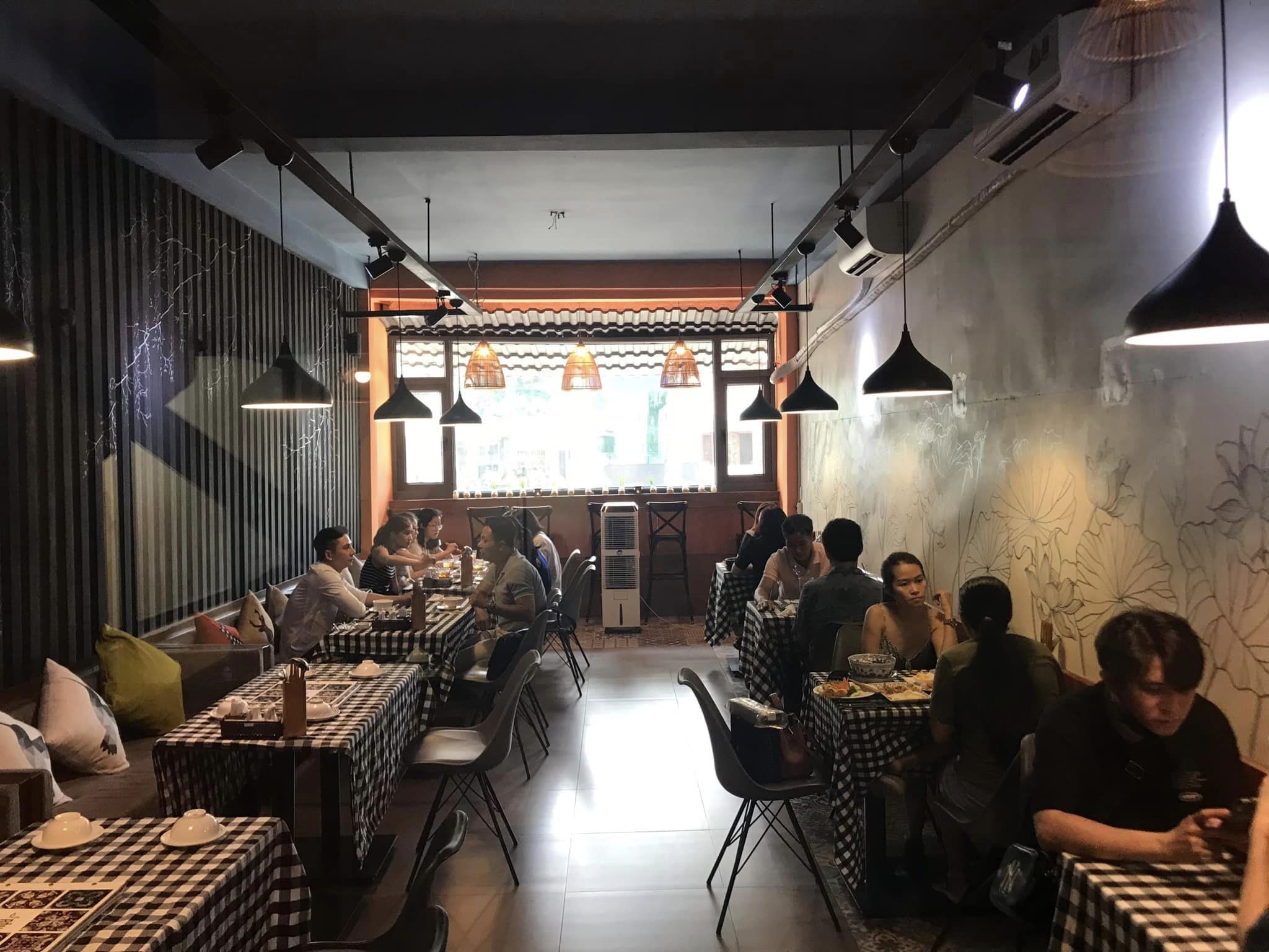 Không gian ấm cúng nhà hàng chay Rôu Sài Gòn