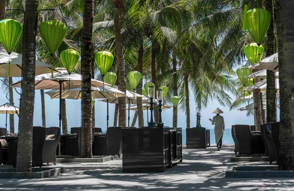 Nội thất gỗ sang trọng tại Lá Sen Four Seasons Nam Hải