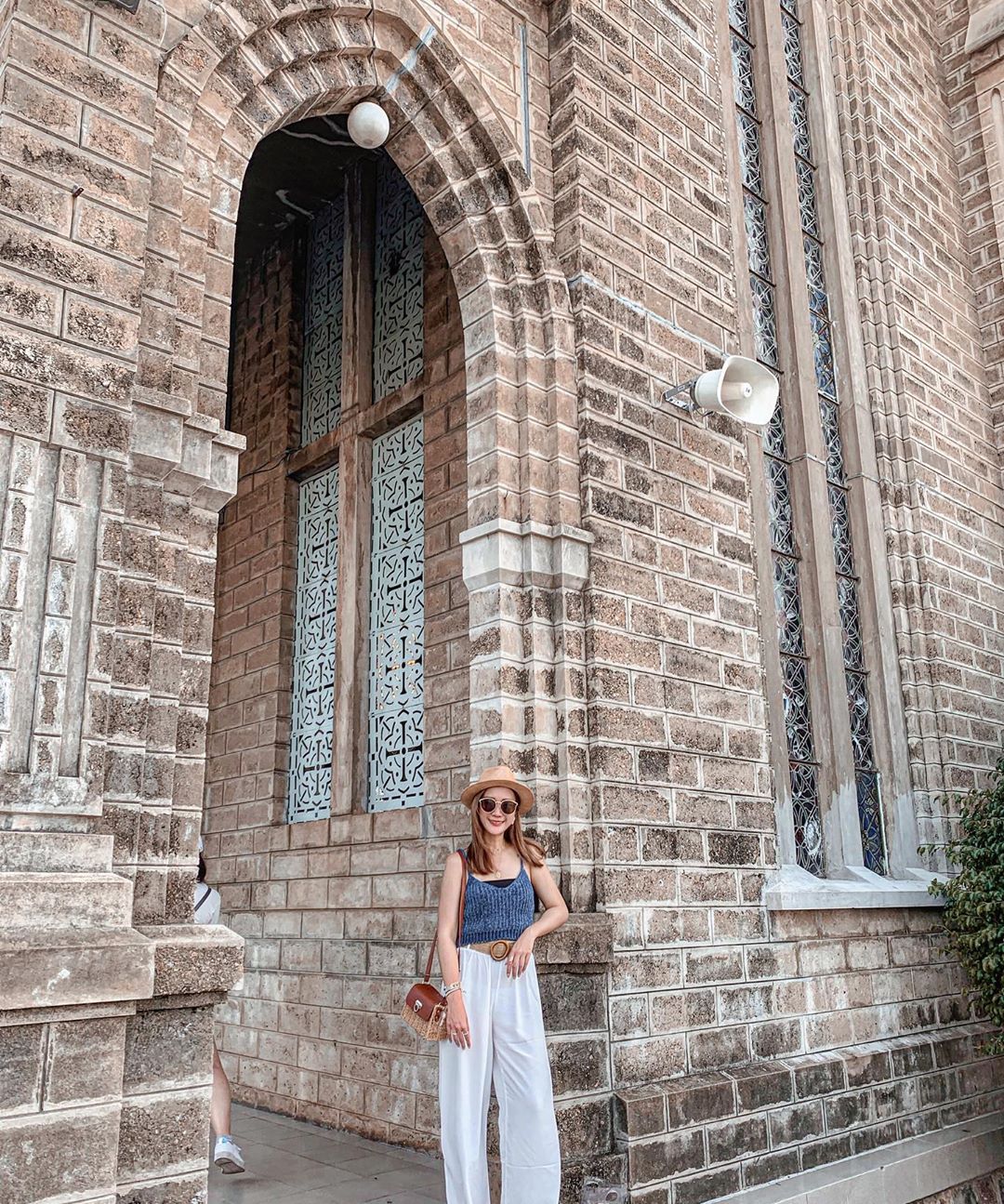 Cổng vào mang phong cách Gothic độc đáo tại Nhà thờ Đá