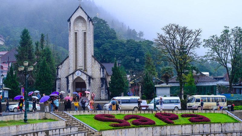 nhà-thờ-đá-sapa-ivivu
