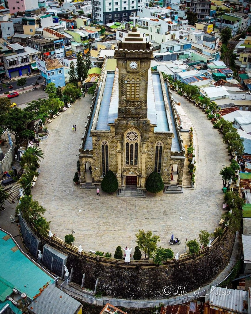 Nhà thờ Núi Nha Trang nhìn từ trên cao