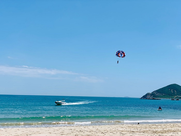 Dù lượn trên bãi Nhũ Tiên Nha Trang