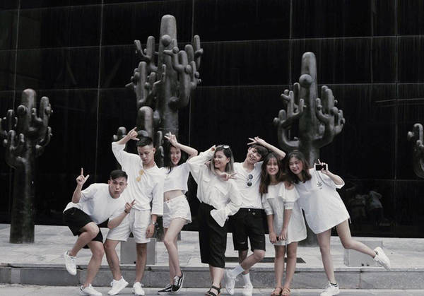 nhin-bo-anh-dang-yeu-quen-sau-cua-nhom-ban-than-nay-ai-dam-bao-di-du-lich-quang-ninh-la-it-cho-de-pose-ivivu-11 nhin-bo-anh-dang-yeu-quen-sau-cua-nhom-ban-than-nay-ai-dam-bao-di-du-lich-quang-ninh-la-it-cho-de-pose-ivivu-11