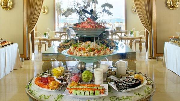 Bữa sáng khách sạn Mulia Bali với hải sản tươi và món tương tác