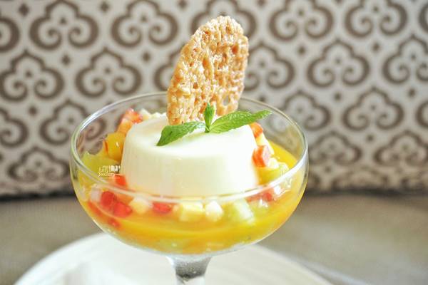 Du khách sẽ được thưởng thức hải sản tươi như cá ngừ, mực, hàu, tôm, các món sushi, tráng miệng, hay gọi món gan ngỗng từ một thực đơn theo yêu cầu mà không phải trả thêm chi phí. Ảnh: Myfunfoodiary.