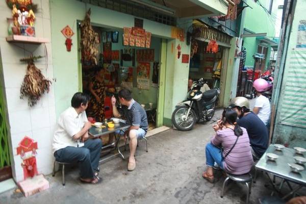 Không gian quán Nghèo với cách bán hàng độc đáo