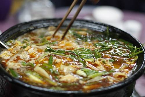 Lẩu bò nghĩa địa với cách bán hàng độc đáo