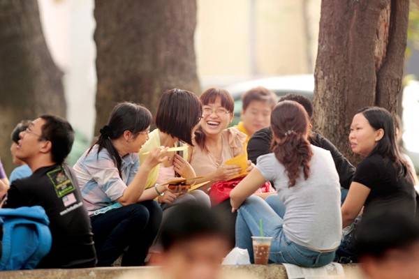 Những câu chuyện dường như bất tận trong không gian rộng rãi, thoải mái của khu công viên này.