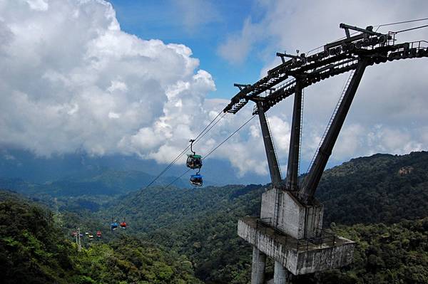 Genting Skyway, Malaysia: Cáp treo vượt núi nhanh nhất thế giới nối thị trấn Gohtong Jaya với khu giải trí Resort Hotel ở cao nguyên Genting.