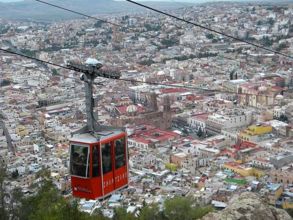Zacatecas, Mexico: Tuyến cáp treo vượt núi hoạt động từ năm 1979 đưa du khách ngang qua thành phố trong 7 phút.