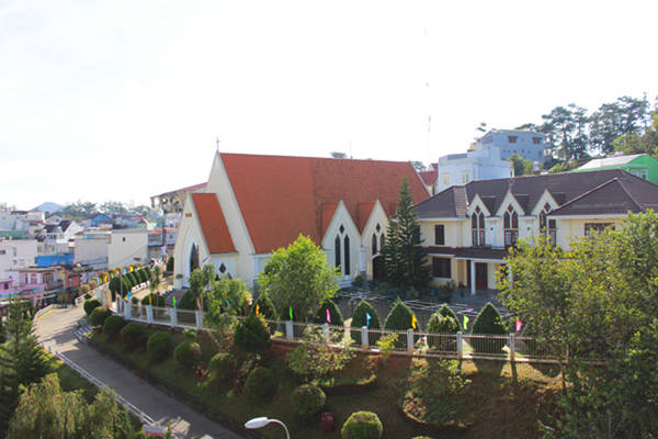 Dốc Đà Lạt Tin Lành mang lại tầm nhìn toàn cảnh thành phố