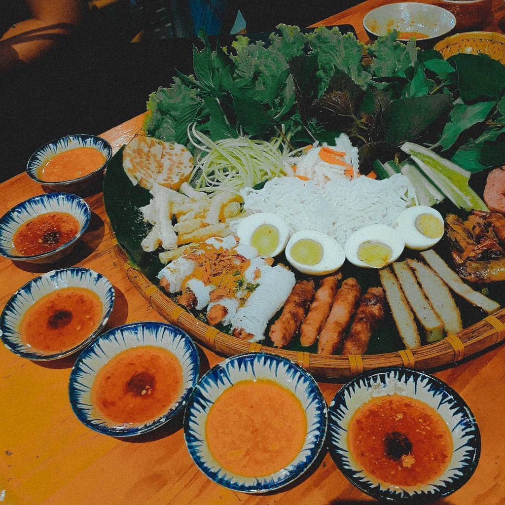 Con đường ăn vặt Nguyễn Gia Trí TP.HCM Con đường ăn vặt Nguyễn Gia Trí TP.HCM