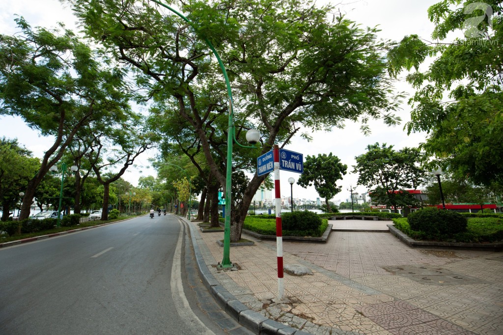 Đường Thanh Niên là con đường rợp bóng cây Hà Nội được giới trẻ yêu thích