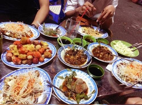 Hẻm 51 Cao Thắng quận 3 - hẻm ăn vặt Sài Gòn gần chợ Bàn Cờ