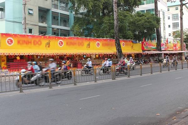 Đường Nguyễn Tri Phương - cung đường bánh trung thu nổi tiếng quận 5