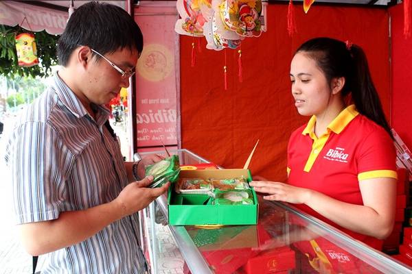 Mẫu mã bánh trung thu đa dạng trên cung đường bánh trung thu