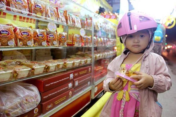 Giá thuê mặt bằng cao trên cung đường bánh trung thu Sài Gòn