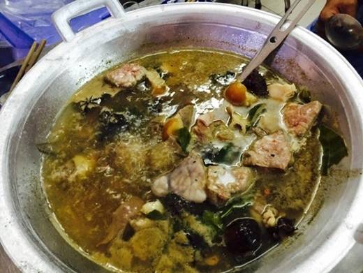 Thắng cố là đặc sản khó ăn của Sapa, được chế biến từ nhiều bộ phận ngựa hoặc bò. Ảnh: Sơn đẹp trai.