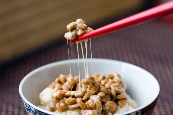 Đặc sản nặng mùi Đậu Natto Nhật Bản có mùi giống tất bẩn đẫm mồ hôi nhưng rất phổ biến và thường ăn kèm cơm, súp, sushi