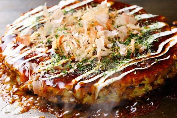 Okonomiyaki bánh xèo Nhật Bản với nhiều loại nhân