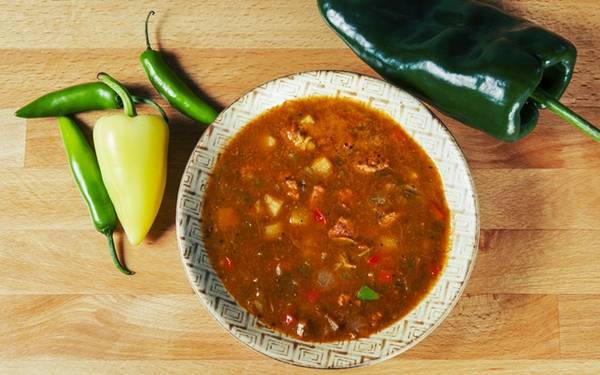 Món hầm ớt xanh, New Mexico: Du khách sẽ thấy món hầm nổi tiếng này được phục vụ ở mọi nhà hàng khắp bang New Mexico, nhất là ở thung lũng Hatch. Nguyên liệu chủ chốt tạo ra vị ngon của món hầm là ớt tươi địa phương, ngoài ra còn có cà chua, khoai tây, tỏi, thịt bò hoặc thịt lợn.