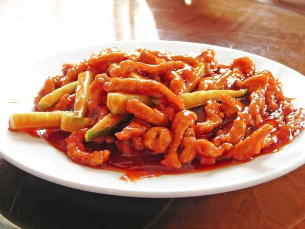 Thịt lợn chua ngọt có lớp ngoài giòn phần trong mềm