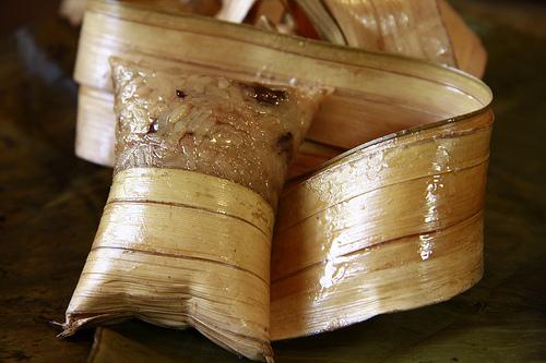 Chiếc bánh dừa Giồng Luông nổi tiếng Bến Tre. Ảnh: DuaViet.