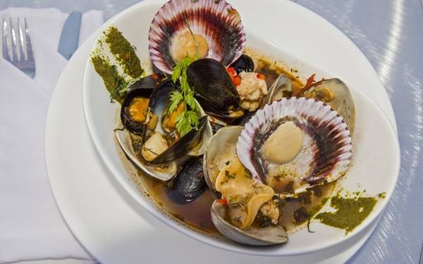 Cioppino, San Francisco, Mỹ: Với nước dùng đậm đà và các loại hải sản tươi ngon, cioppino là món ăn không thể bỏ qua khi tới San Francisco.