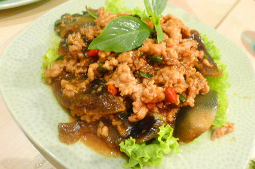 Yam Kai Yeow Maa - trứng vịt bắc thảo trộn salad đặc sản Thái Lan