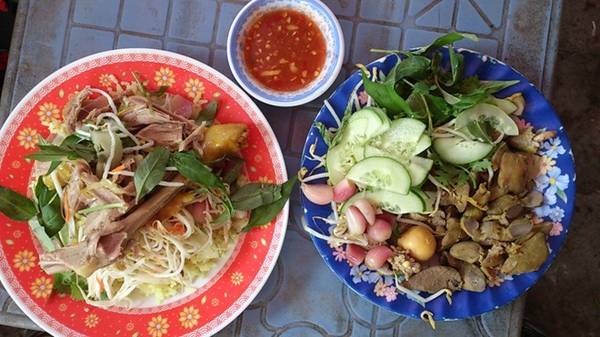 Cơm gà - một trong những đặc sản Phú Yên nổi tiếng