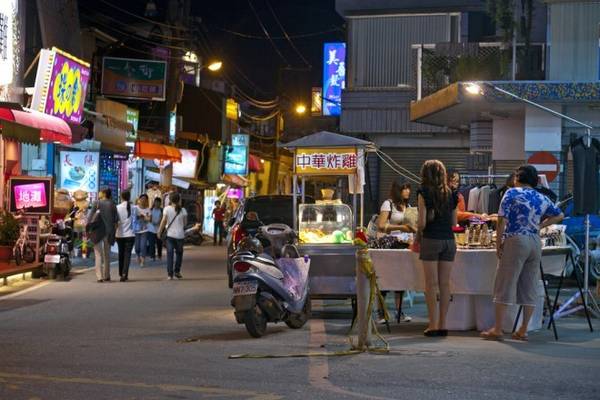 9. Biǎnshí ở Hoa Liên: Biǎnshí là một loại sủi cảo hay hoành thánh được ăn kèm nước dùng, với nhân thịt lợn hoặc tôm tươi. Du khách có thể thưởng thức món này ở các chợ đêm ở Hoa Liên. Ảnh: Roughguides.