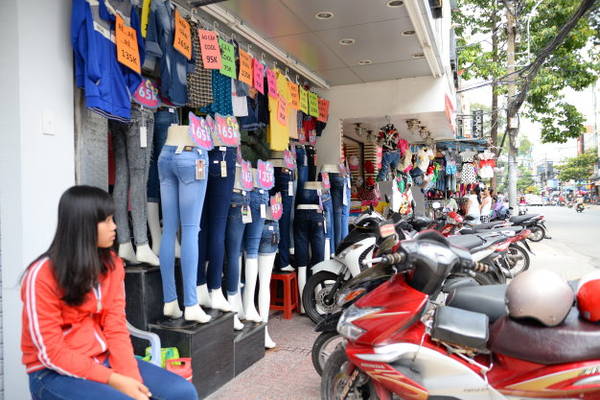 Đường Nguyễn Trãi - phố thời trang sắm đồ Tết Sài Gòn