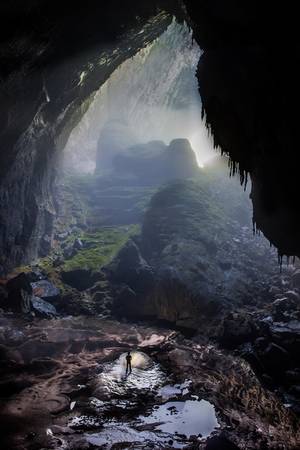 <strong>1. Việt Nam đóng góp 3 kỳ quan thiên nhiên ở châu Á: </strong>Smarter Travel, chuyên trang du lịch của Mỹ công bố danh sách 27 kỳ quan thiên nhiên ở châu Á, trong đó có vịnh Hạ Long, hang Sơn Đoòng và Cần Giờ của Việt Nam. Ảnh: John Spies.