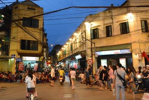 Phố bia Tạ Hiện sôi động về đêm