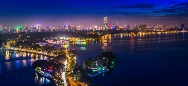 Vẻ đẹp lãng mạn của Hồ Tây khi lên đèn