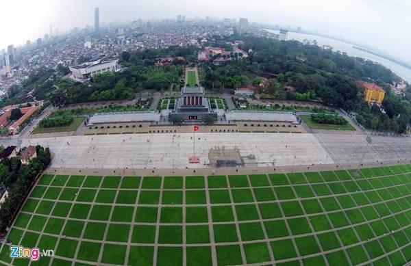 Lăng Chủ tịch Hồ Chí Minh tại quảng trường Ba Đình lịch sử