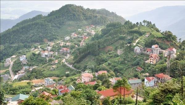 Toàn cảnh thị trấn Tam Đảo trong sương mờ