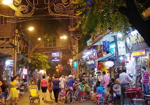 Khám phá khu phố cổ - địa điểm du lịch Hà Nội thu hút đông đảo khách quốc tế