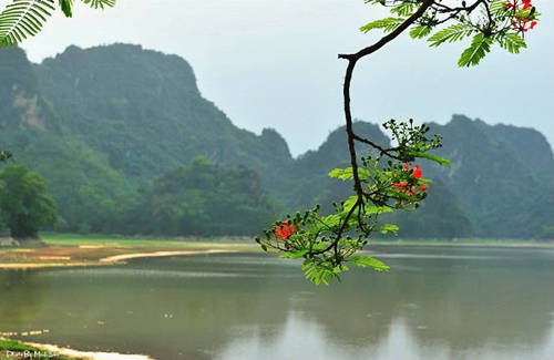 Phong cảnh non nước hữu tình tại hồ Quan Sơn thích hợp cho chuyến du lịch gần Hà Nội dịp 2/9