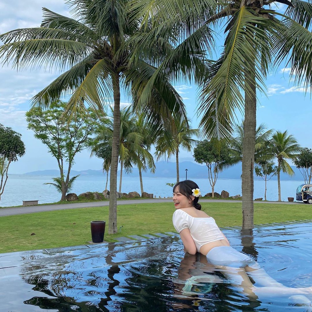 Hoạt động yoga tại Vedana Lagoon Resort & Spa